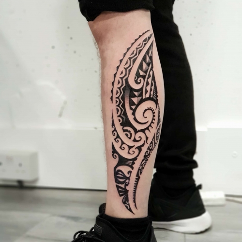 2021-03/1615434017_tribal-tattoo-on-leg-artist-portfolio-the-black-hat-tattoo-dublin-sergy-black-hat-tattoo-artist-201920190912-152850